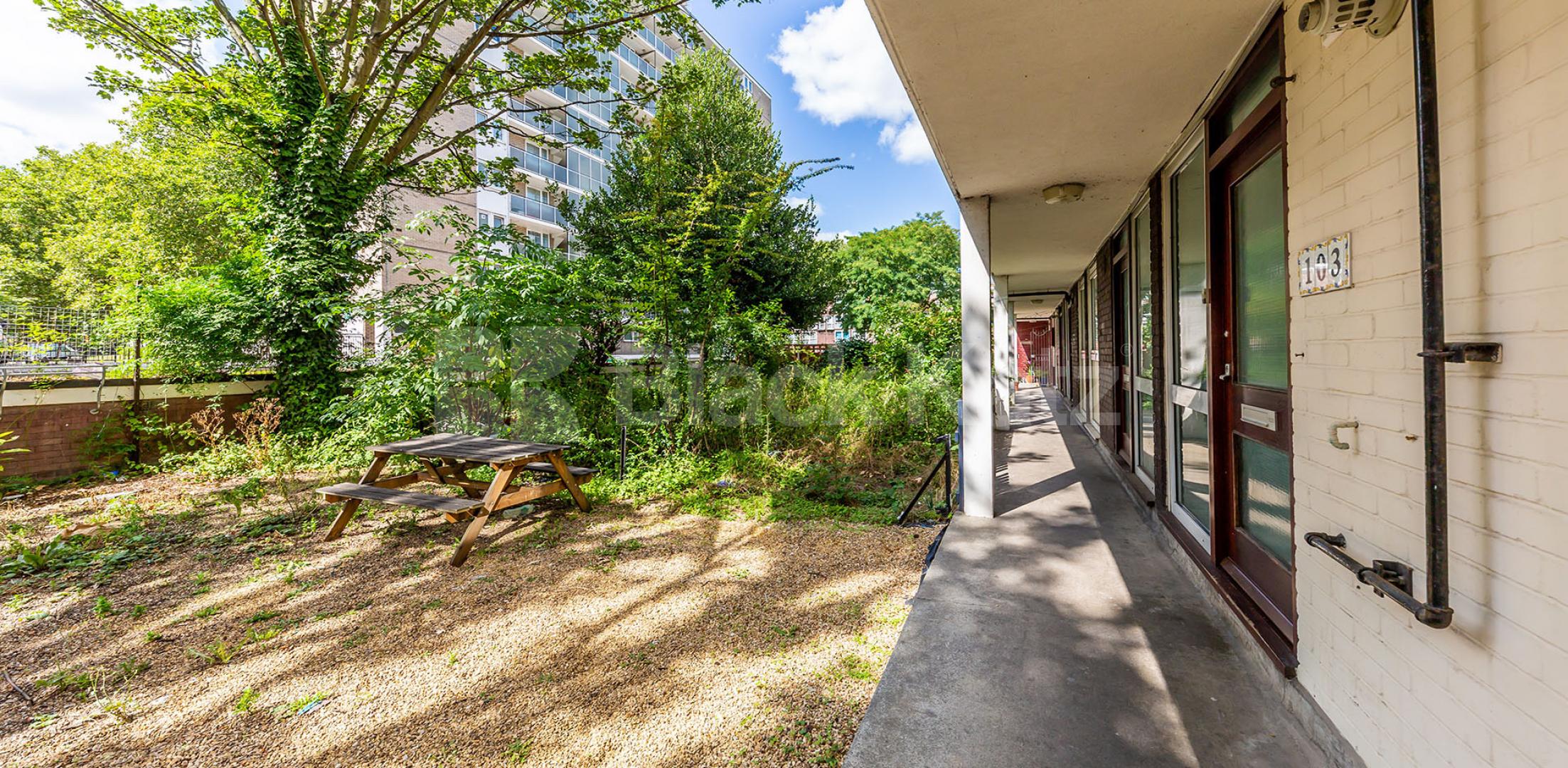 			UNDER OFFER!, 3 Bedroom, 1 bath, 1 reception Flat			 Stanhope Street, CAMDEN - EUSTON